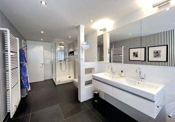 Luxuriöses Badezimmer