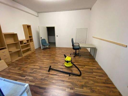 Vermietung - nur Regale beigestellt