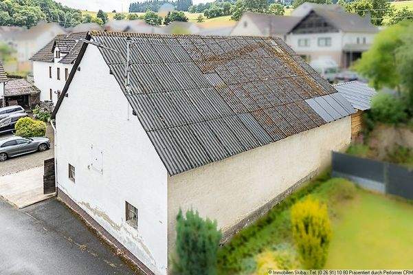 Blick auf Scheune rechts