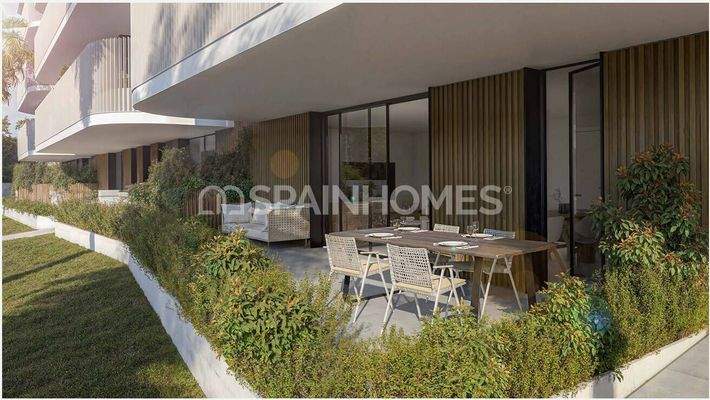 Sea-View Flats in a Complex with Pool in Estepona