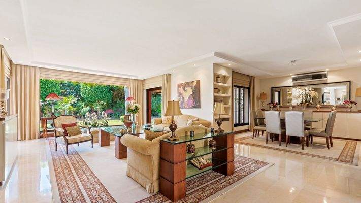 Photo: Villa in Nueva Andalucia