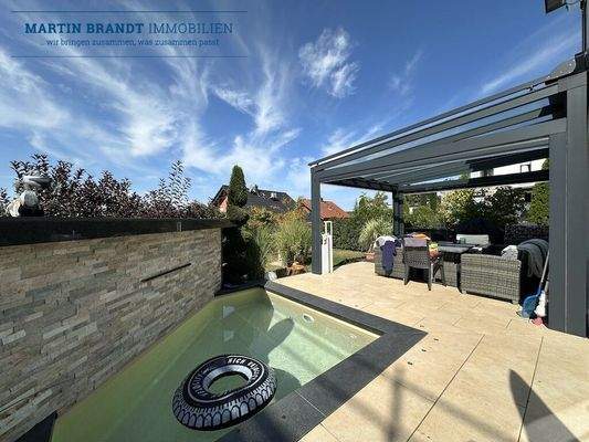 Terrasse mit kleinem Pool