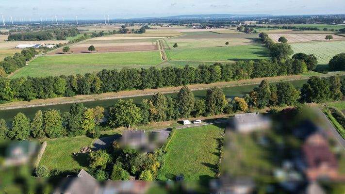 Grundstück  mit Umgebung