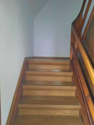 Sep. Zugang mit Treppe ins 1. OG.jpg