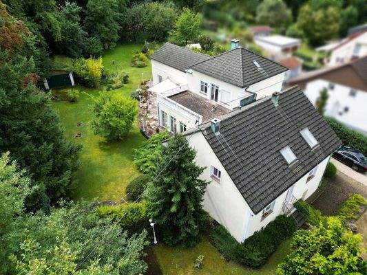 Villa mit Parkgrundstück und Pool in Beaumarais