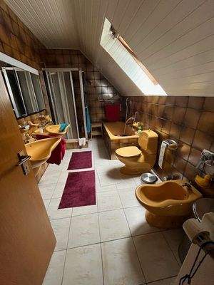 Badezimmer der Maisonettewohnung