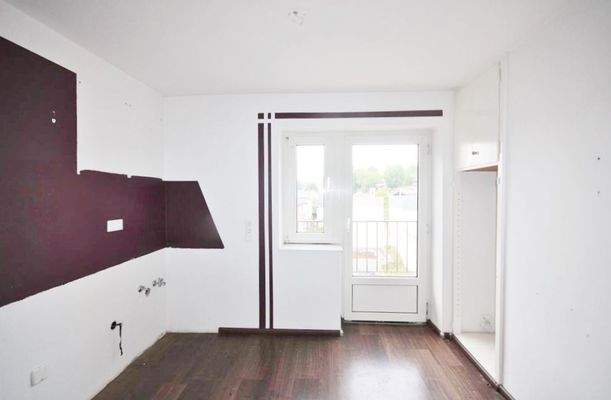 Küche mit Balkonaustritt (2.OG)