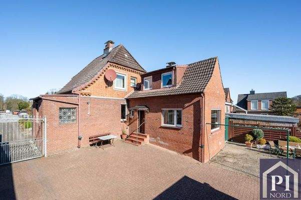 Hintere Hausansicht mit Innenhof