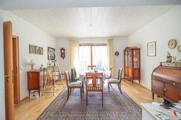 Wohn-/Esszimmer (Hochparterre)