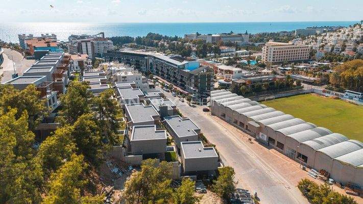 Luxe Detached Houses Within Walking Distance of the Sea in Alanya