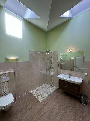 Badezimmer II im Dachgeschoss