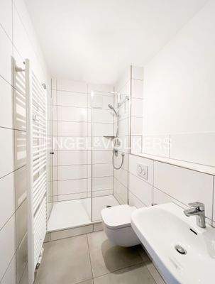 2. Badezimmer mit Dusche