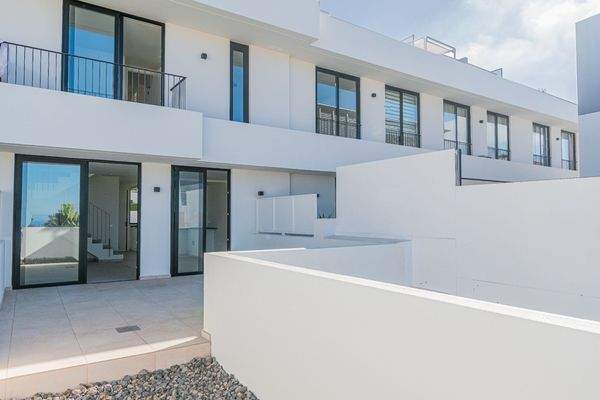 Modernes Stadthaus im Herzen von Adeje mit großer Terrasse und Parkplatz