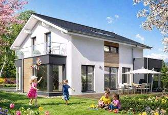 Moderne Familienidylle im Frühlingsgarten