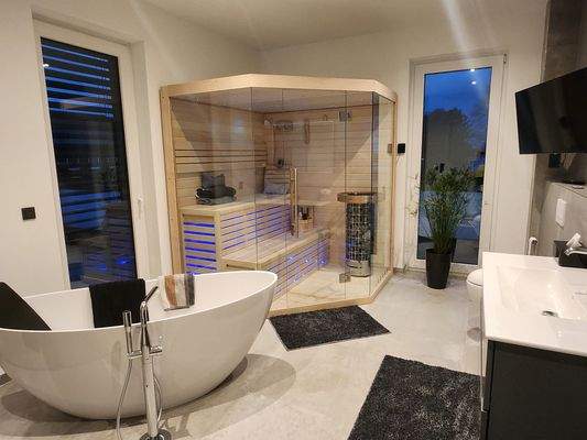 Badezimmer mit Sauna / 1. OG