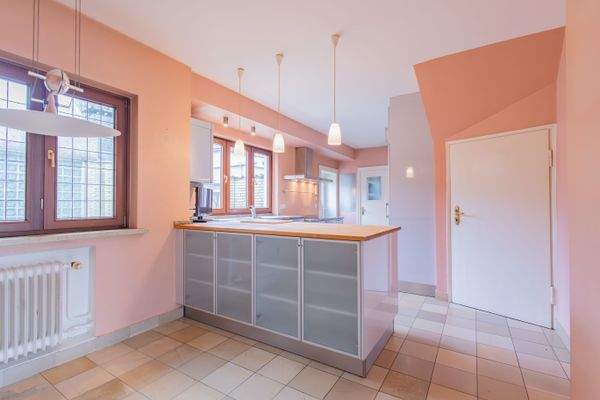 Küche mit Kellerabgang