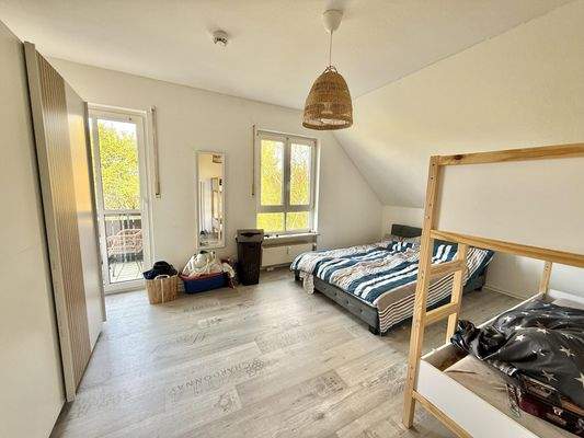 Schlafzimmer mit Balkonzugang