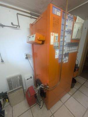 zentrale Heizungsanlage im Keller