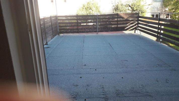Balkon 1.Stock neu abgedichtet.jpeg
