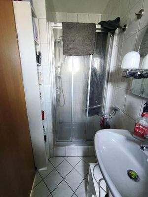 Gäste-Bad mit Dusche Bild 2