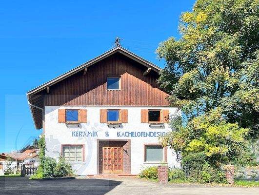 Zufahrt zum Gebäude