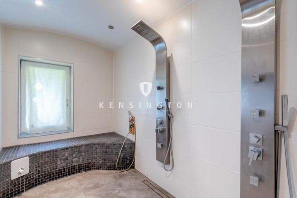 *Duschen Wohnung EG rechts