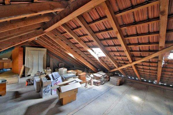 Unausgebauter Dachboden