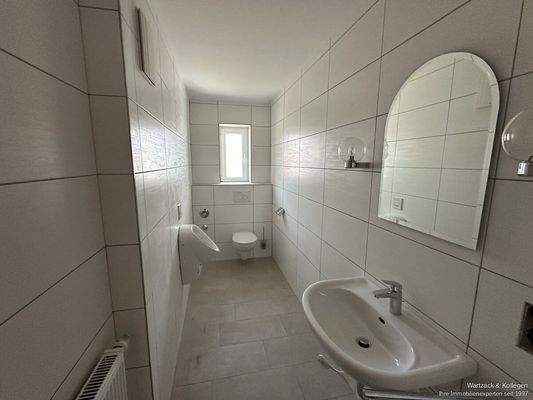 ZUSÄTZL. MÖGLICH: Büro / WC-Anlage