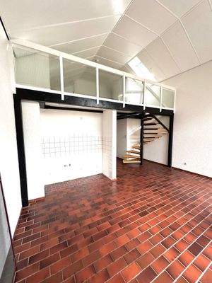 Küche und Treppe zur Empore