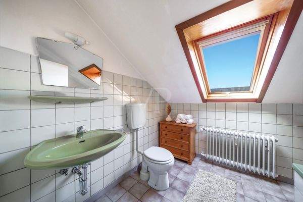 Dachgeschoss - Tageslicht-Badezimmer