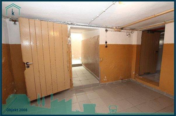 2008 Keller Raum 1 mit Blick zur Treppe.jpg