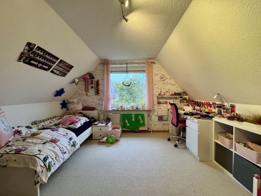 Schlafzimmer 1 im DG (OG WHG rechts)