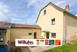 Haus mit Nebengelassen