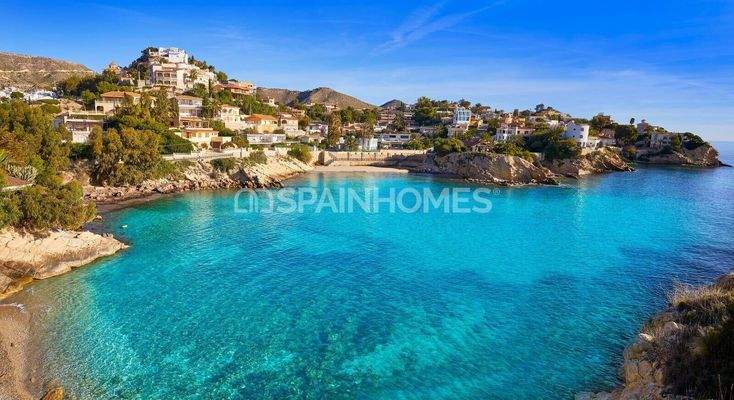 Apartments in a Comprehensive Complex Near the Beach in Benidorm