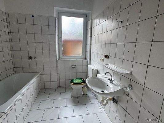 Wannenbad 1.OG 3-Familienhaus 