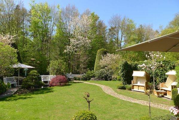 Blick in den prachtvollen Garten