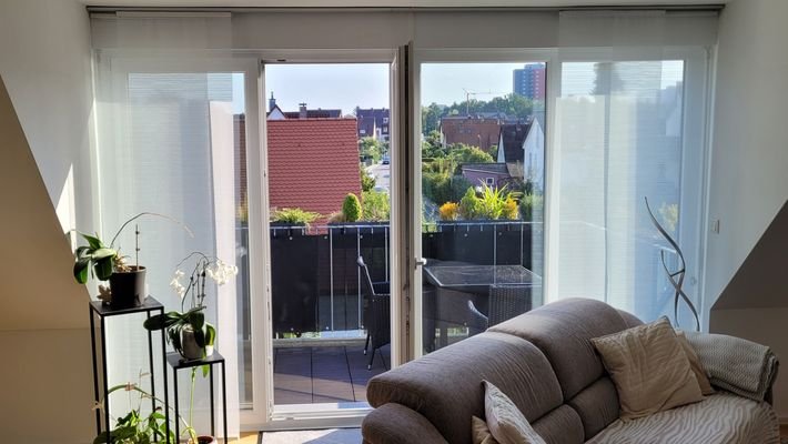 Wohnzimmer mit großem Südfenster.jpg