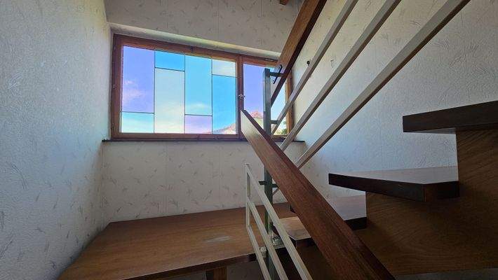 elegantes Treppenhaus OG-DG