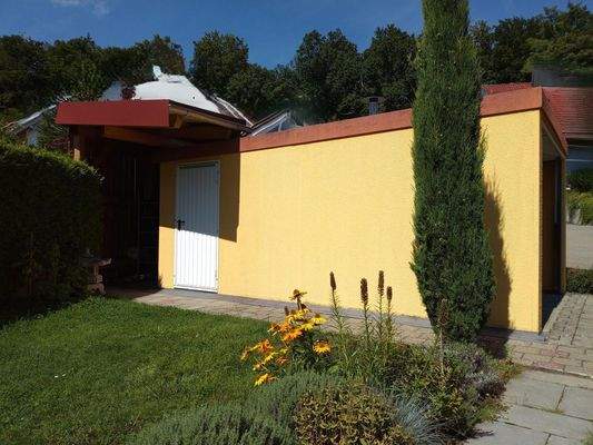 Garage mit seiten Tür