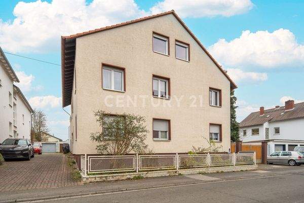 MFH Ansicht mit Einfahrt