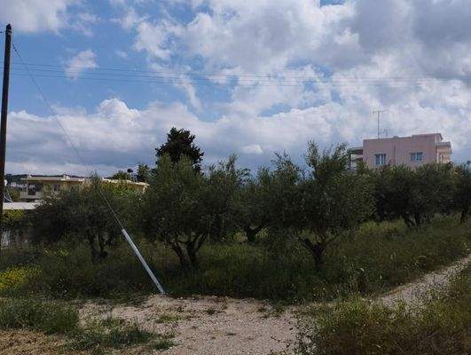 Kreta, Kalyves: Erstaunliches Grundstück im Zentrum von Kalyves zum Verkauf