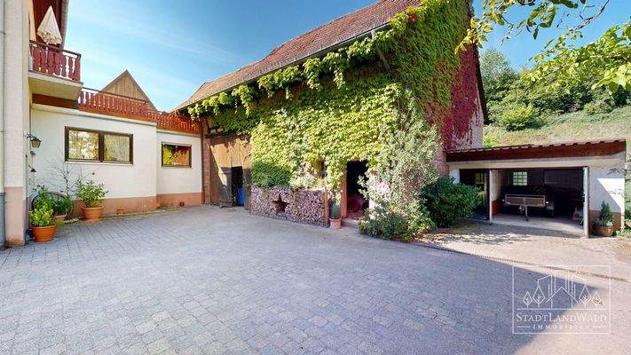 Innenhof - Scheune - Garage