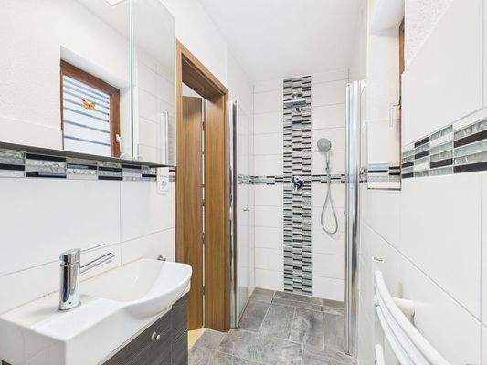 Gästetoilette mit Dusche