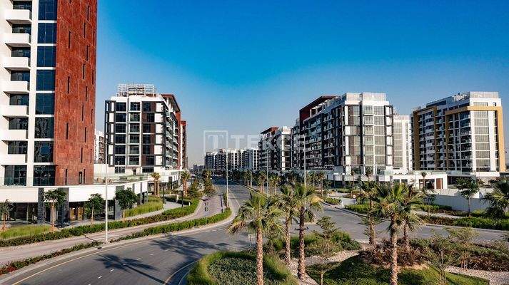 Apartments with a Crystal Lagoon in a Complex in Dubai Meydan