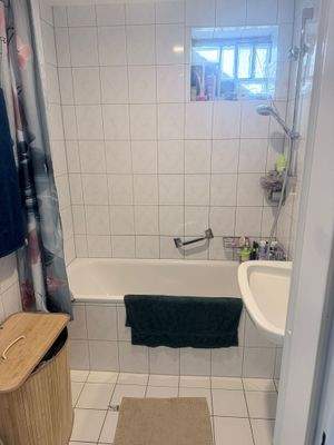 Hauptbadezimmer mit Badewanne