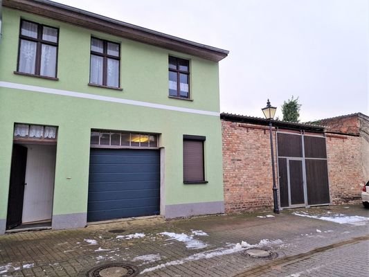 Nebengealass / Garage Haus 2 u. Carport Haus 1