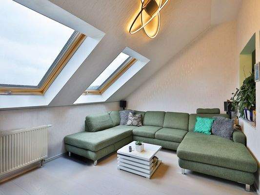 Heller Wohnbereich im Dachgeschoss