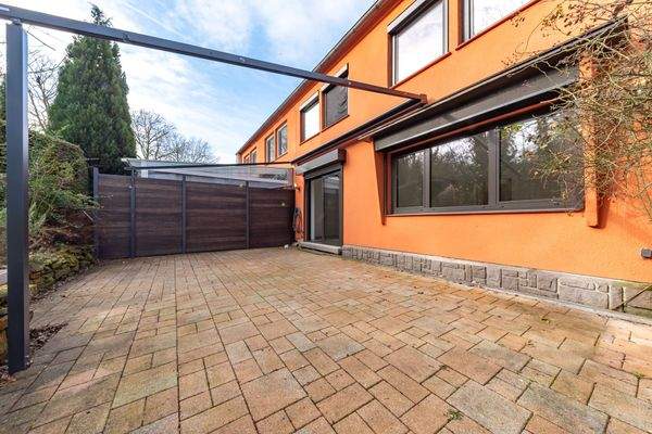 Terrasse an Wohnzimmer