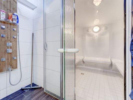 Einblick in die Dampfsauna