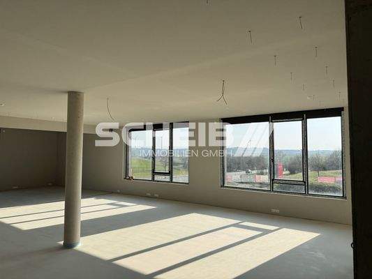 hell durch viele Fenster